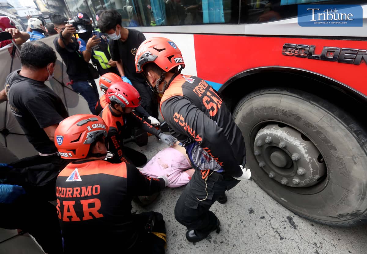(August 19 2024)…………QCDRRMO-SAR removes the lifeless body of a motorcycle rider under a passenger bus along North Edsa in Quezon City on Monday, August 19, 2024…….. Analy Labor